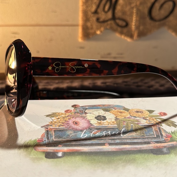 Jessica Simpson Oversized Glam Sunglasses - Tortoiseshell - Picture 2 of 4